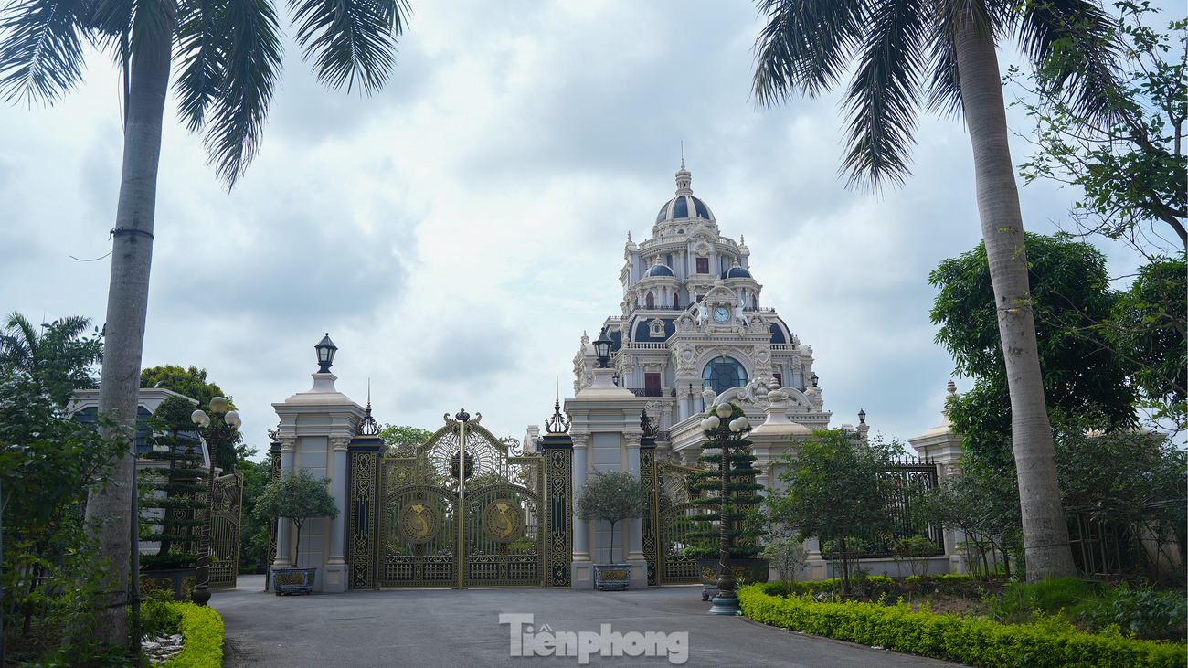 Bất cứ ai đến với Phú An sẽ không khỏi choáng ngợp trước những lâu đài xa hoa lộng lẫy, tưởng chừng như chỉ có trong các bộ phim điện ảnh quốc tế.