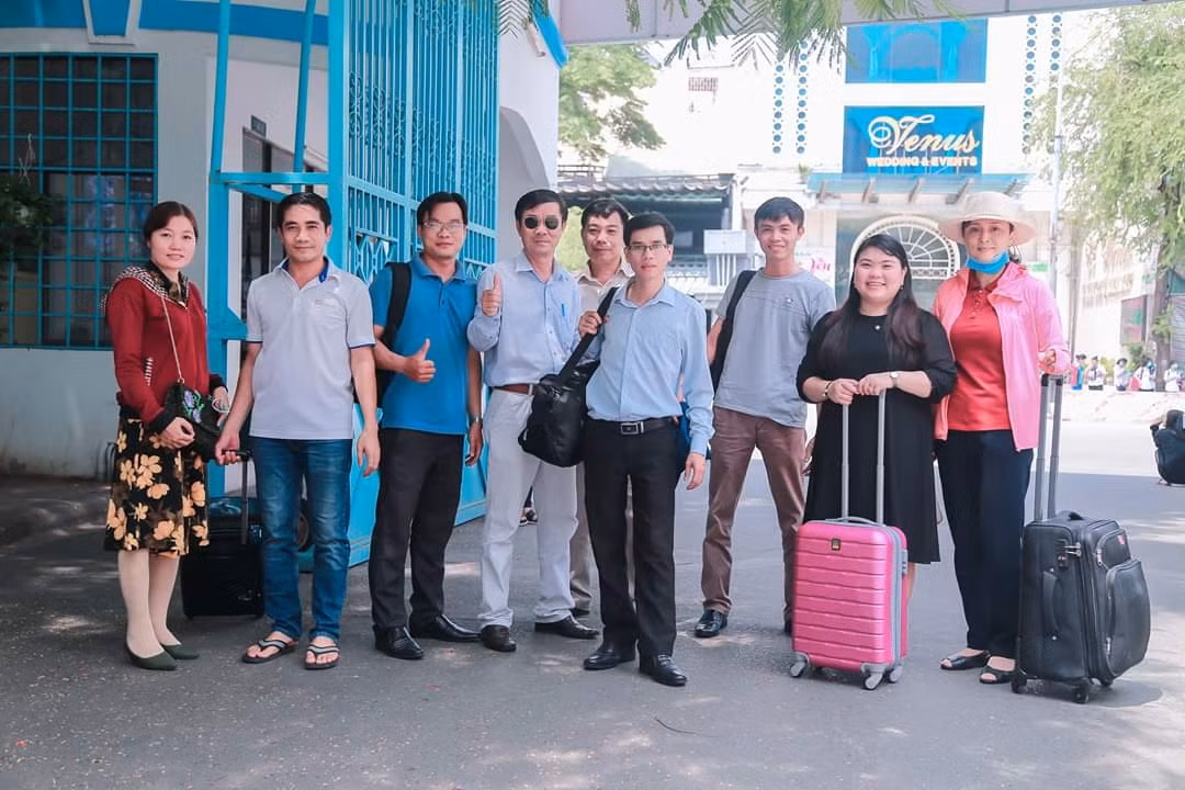 Sĩ tử hành động kỳ lạ cầu may ở Văn Miếu ảnh 19