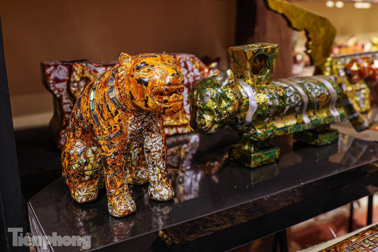 Đường nét, hoa văn, màu sắc, kích thước và thần thái các chú hổ phụ thuộc vào tinh thần sáng tạo của họa sĩ.