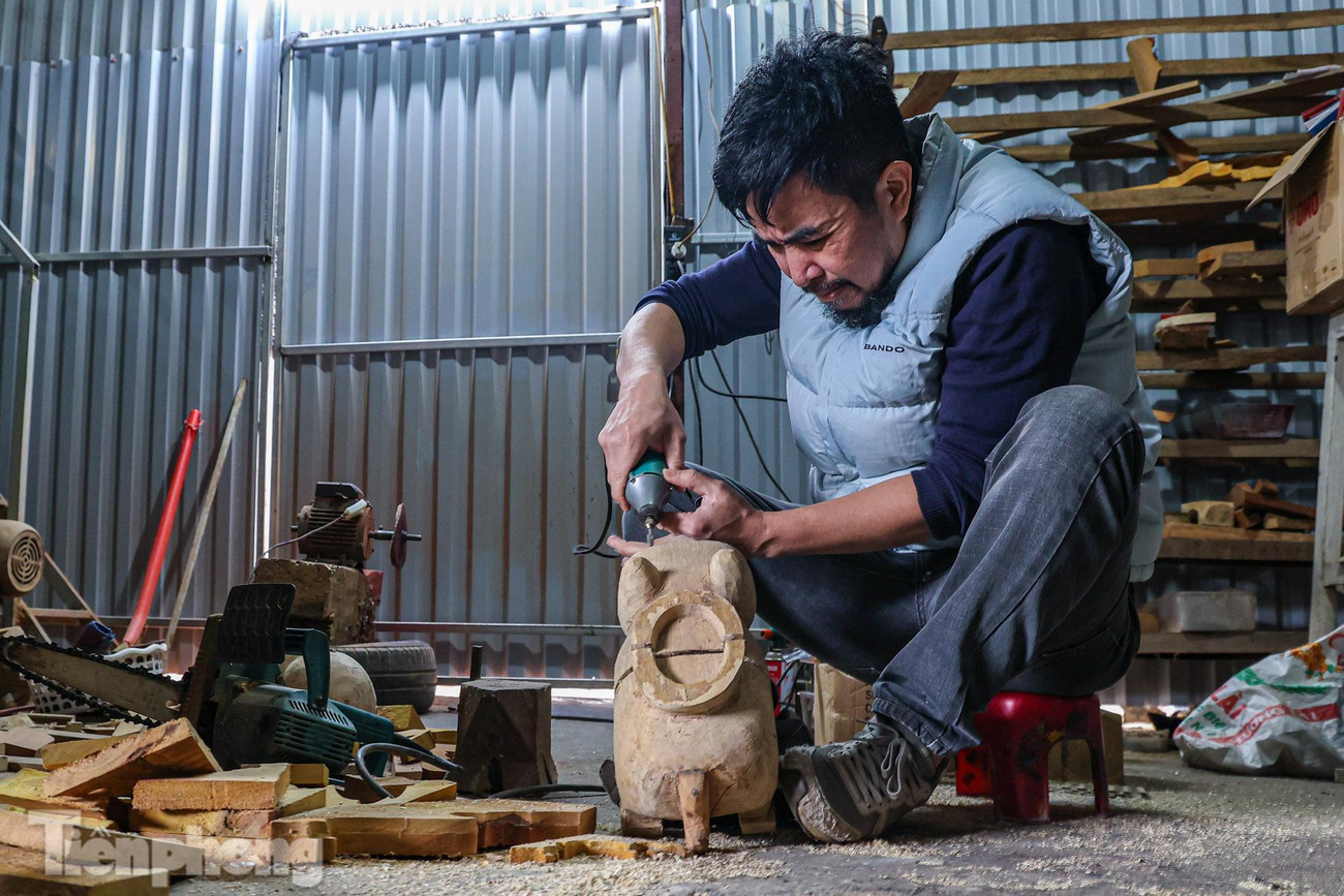 "Tôi lên ý tưởng và bắt đầu thực hiện từ hai năm trước. Tất cả đều do tôi tự thiết kế, chế tác độc bản từng tác phẩm nên mỗi tác phẩm sẽ có đặc điểm độc đáo riêng", anh Phát chia sẻ.