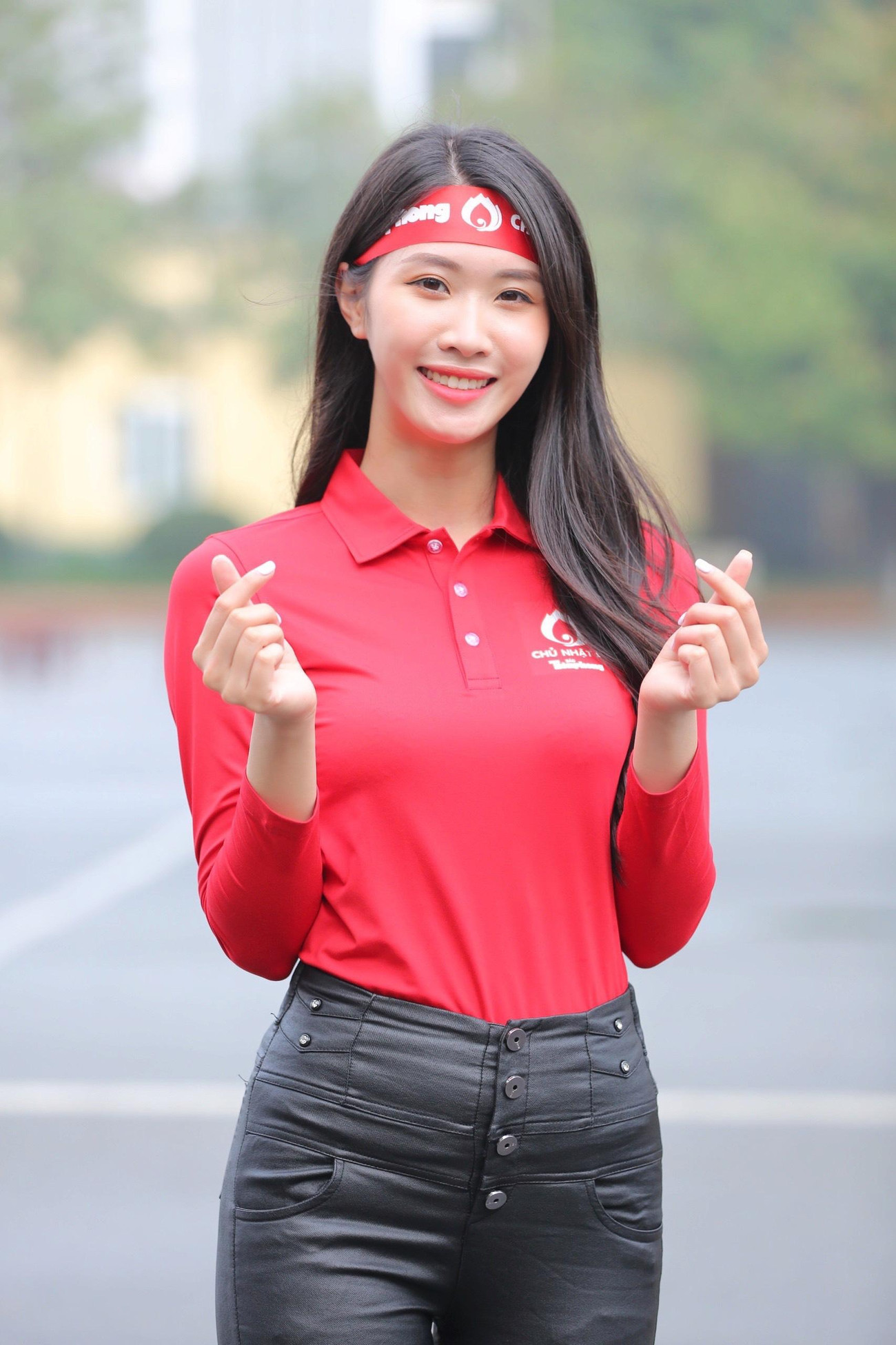 Người đẹp Ngọc Ánh của Hoa hậu Việt Nam năm 2020 rạng rỡ tại sự kiện ngày Chủ nhật Đỏ.