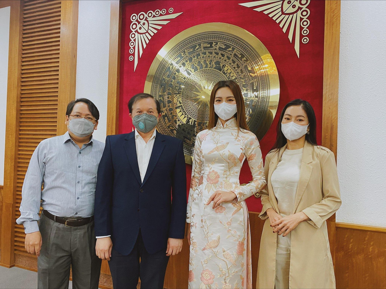 Cuộc gặp gỡ lần này nhằm vinh danh những cống hiến của Hoa hậu Nguyễn Thúc Thùy Tiên với chiến thắng vẻ vang trước đó tại Miss Grand International 2021.