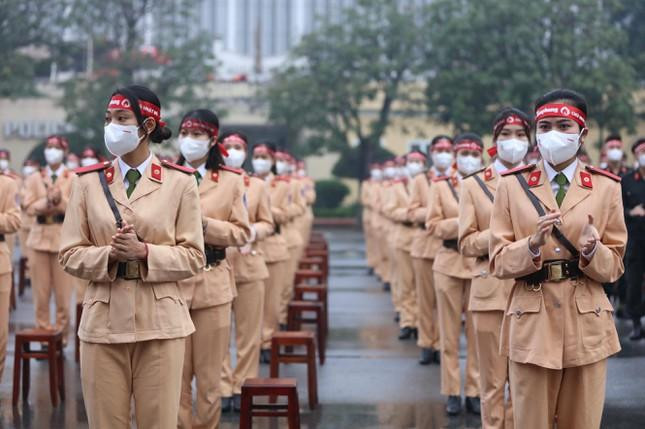 Các nữ học viên Học viện Cảnh sát Nhân dân hào hứng tham gia ngày hội Chủ nhật Đỏ lần thứ XIV - năm 2022.