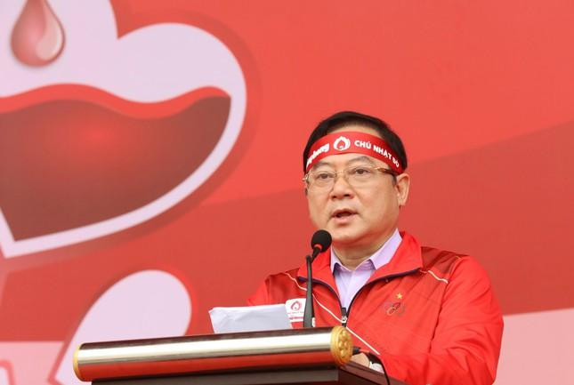 Phát biểu tại buổi lễ, thay mặt Ban tổ chức Chủ nhật Đỏ lần thứ XIV - năm 2022, nhà báo Lê Xuân Sơn - Tổng biên tập báo Tiền Phong, Trưởng ban Tổ chức Chủ nhật Đỏ, tri ân các đại biểu, khách mời, các học viên, sinh viên, tình nguyện viên, phóng viên các cơ quan báo chí tham dự ngày hội chính Chủ nhật Đỏ lần thứ XIV - năm 2022 được tổ chức tại Học viện Cảnh sát Nhân dân. &quot;Năm 2022 vừa mở ra, đất nước ta đang đối mặt với dịch bệnh có nhiều diễn biến phức tạp. Các sự kiện tập hợp đông người hiến máu gặp khó khăn. Tuy nhiên, với trách nhiệm và nỗ lực vì sự nghiệp chăm sóc sức khỏe của nhân dân, phong trào hiến máu tình nguyện vẫn được tổ chức, trong đó có Chủ nhật Đỏ&quot; - nhà báo Lê Xuân Sơn cho biết.