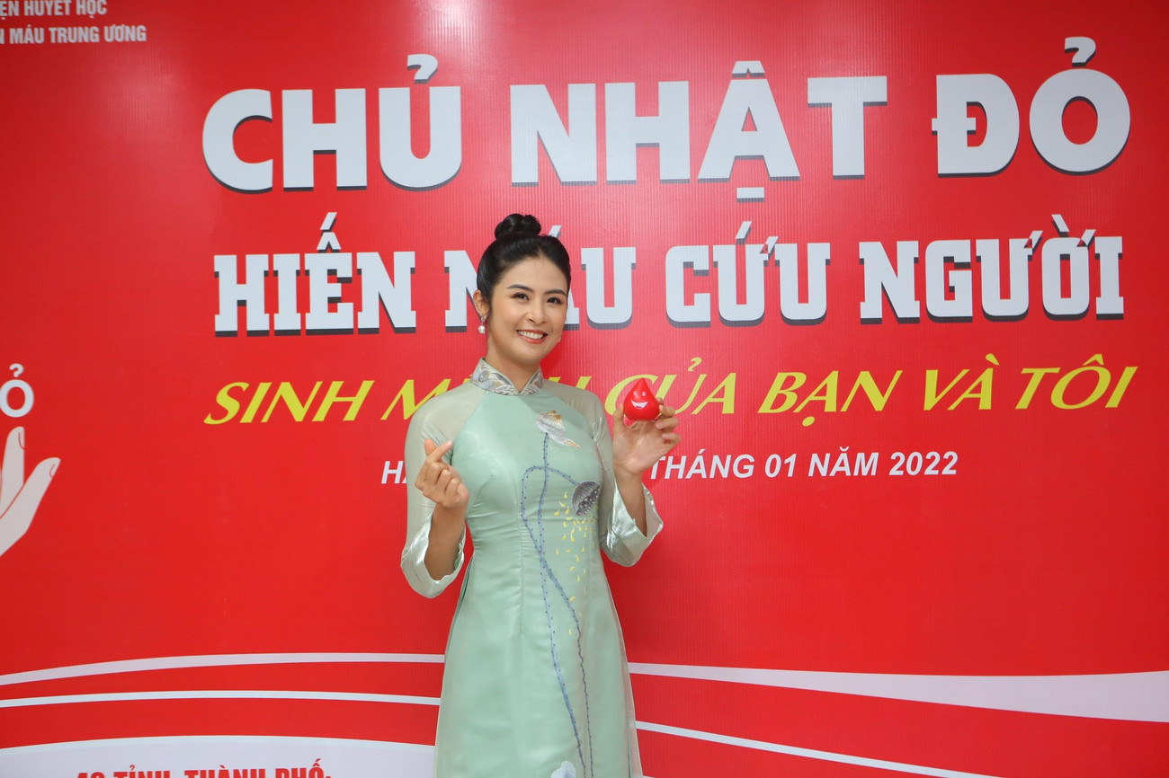 Hoa hậu Việt Nam 2010 Đặng Thị Ngọc Hân đã có hơn 10 năm đồng hành cùng Chủ nhật Đỏ, đồng thời cũng được mệnh danh là Hoa hậu hiến máu nhiều nhất.