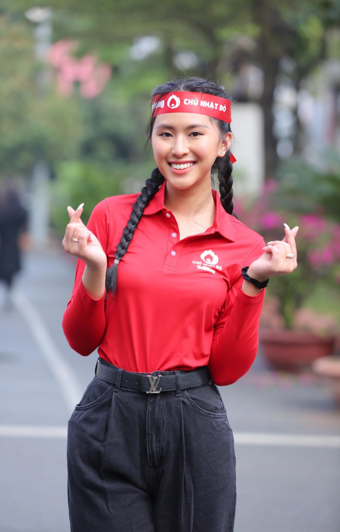 Người đẹp chia sẻ cảm xúc háo hức, tự hào khi có rất nhiều bạn trẻ đã tới đăng ký tham gia hiến máu trong chương trình ngày hôm nay.