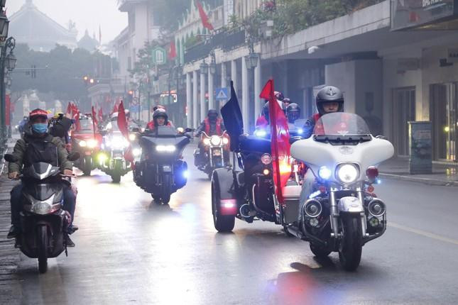 Năm nay, do tình hình dịch bệnh COVID-19 lần thứ 4 diễn biến phức tạp, nên Ban tổ chức không thực hiện lễ diễu hành đi bộ cổ động chương trình tại ngày hội chính như hằng năm, thay vào đó là hoạt động diễu hành của đoàn xe mô tô phân khối lớn thuộc Bros Motor Club trên các tuyến phố lớn của TP Hà Nội để cổ động cho chương trình.