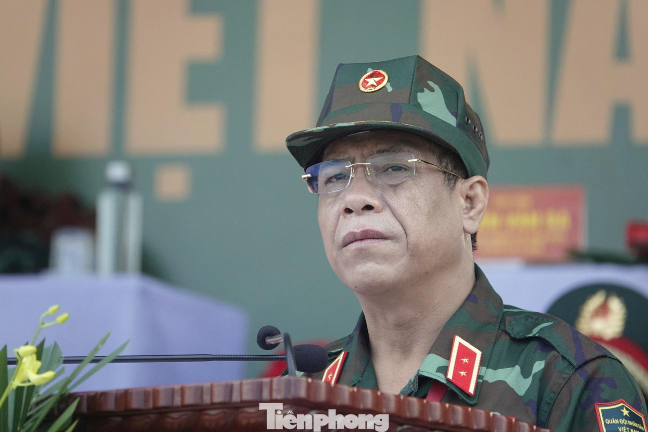 Trung tướng Nguyễn Văn Nghĩa, Phó Tổng Tham mưu trưởng QĐND Việt Nam, Trưởng ban Tổ chức Cuộc thi "Xạ thủ bắn tỉa" và "Vùng tai nạn" phát biểu khai mạc Trung tướng Nguyễn Văn Nghĩa, Phó Tổng Tham mưu trưởng QĐND Việt Nam, Trưởng ban Tổ chức Cuộc thi "Xạ thủ bắn tỉa" và "Vùng tai nạn" phát biểu khai mạc