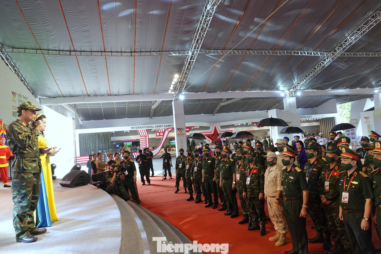 Ngay sau lễ khai mạc, các đại biểu đã cùng tham dự khai trương không gian văn hóa và triển lãm vũ khí trang bị trong khuôn khổ Hội thao Quân sự quốc tế 2021 được tổ chức tại Việt Nam. Ngay sau lễ khai mạc, các đại biểu đã cùng tham dự khai trương không gian văn hóa và triển lãm vũ khí trang bị trong khuôn khổ Hội thao Quân sự quốc tế 2021 được tổ chức tại Việt Nam.