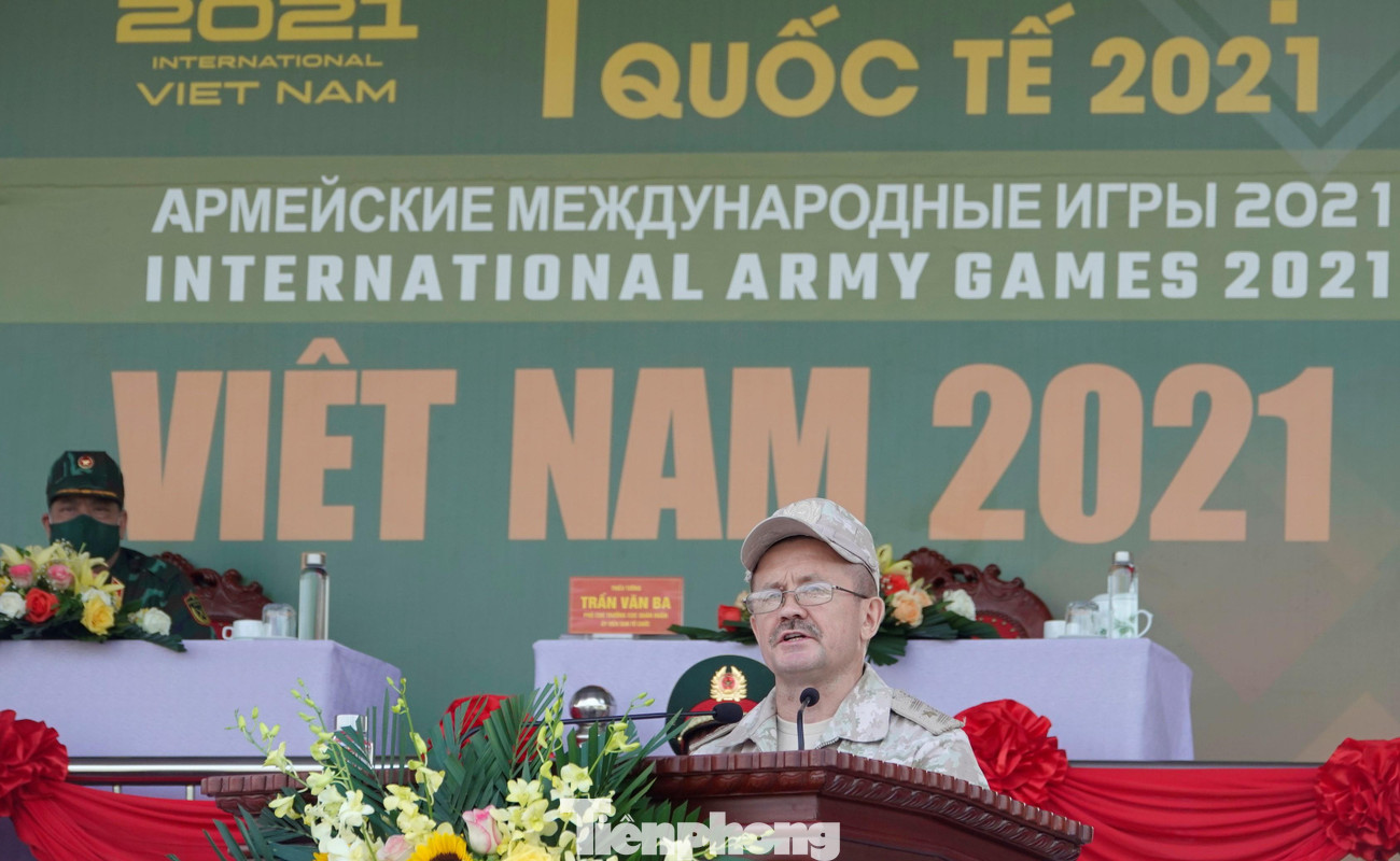 Chuẩn đô đốc Subbotin Andrei Nikolaevich phát biểu tại lễ khai mạc Chuẩn đô đốc Subbotin Andrei Nikolaevich phát biểu tại lễ khai mạc