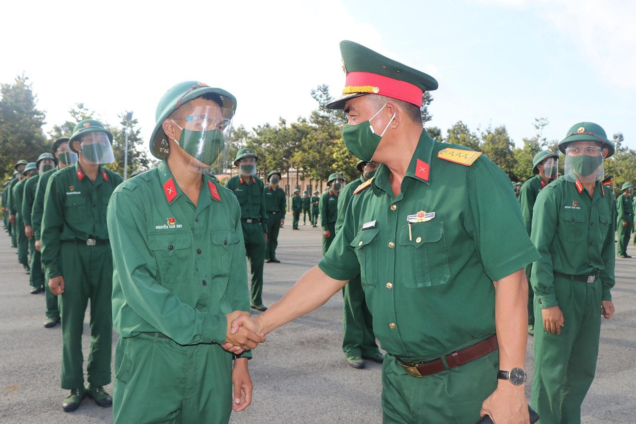 Sáng 22/8, 2.000 cán bộ, chiến sĩ Sư đoàn 5 (Quân khu 7) đã xuất quân hỗ trợ nhân dân TPHCM phòng chống dịch COVID-19. Ảnh: QK7 Sáng 22/8, 2.000 cán bộ, chiến sĩ Sư đoàn 5 (Quân khu 7) đã xuất quân hỗ trợ nhân dân TPHCM phòng chống dịch COVID-19. Ảnh: QK7