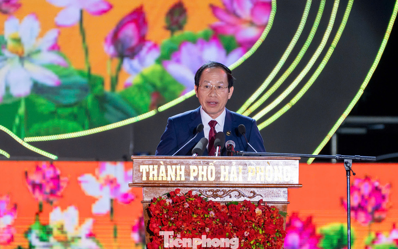 Ông Lê Tiến Châu - Bí thư Thành ủy Hải Phòng ôn lại truyền thống, kỷ niệm 70 năm Ngày Giải phóng Hải Phòng. Ông Lê Tiến Châu - Bí thư Thành ủy Hải Phòng ôn lại truyền thống, kỷ niệm 70 năm Ngày Giải phóng Hải Phòng.