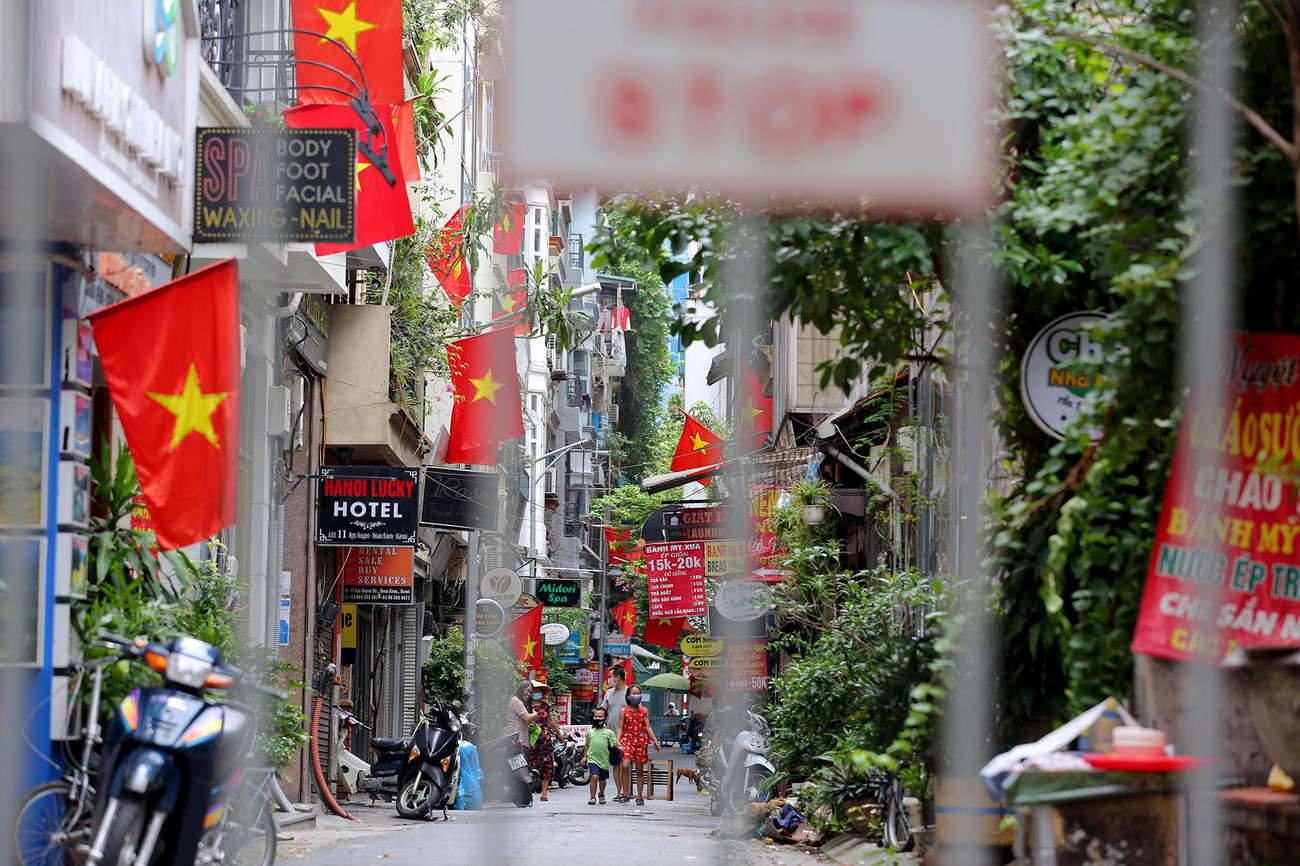 Người dân Thủ đô đón Quốc khánh trong niềm tin và hy vọng.