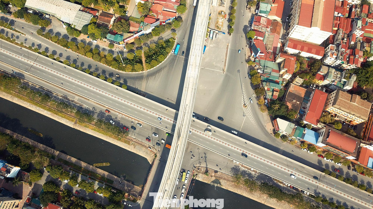 Tại các ngã tư giao cắt, người dân có thể dễ dàng di chuyển.