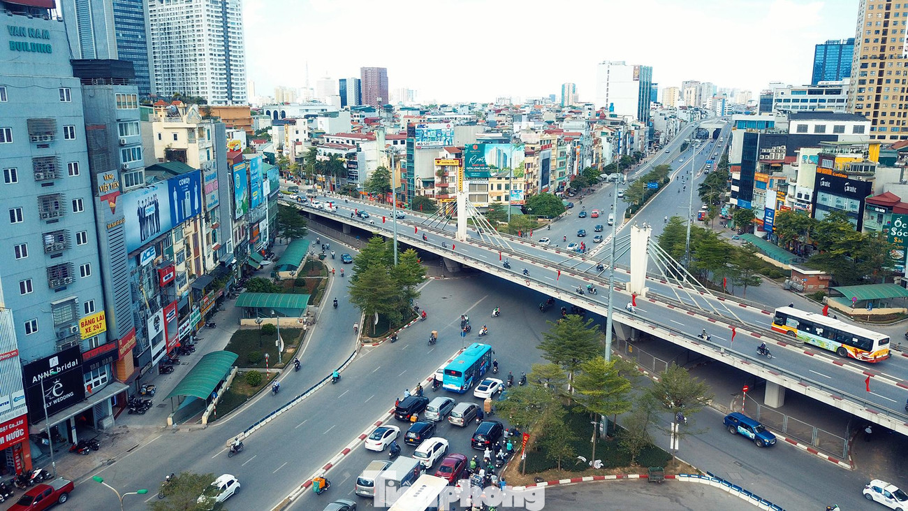 Ngã Tư Sở - Trường Chinh vốn là "điểm đen" ùn tắc giao thông, nay phương tiện đi lại dễ dàng, không bị ùn ứ mỗi khi đèn đỏ.