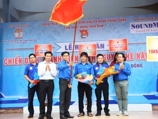 Tuổi trẻ Khối các cơ quan T.Ư phía Nam ra quân tình nguyện hè ảnh 4