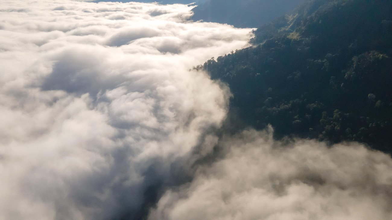 Nhiệt độ ở đây vào mùa đông luôn ở mức rất thấp, mùa hè thì luôn mát mẻ. “Biển” mây thường xuất hiện khi nhiệt độ dao động từ 2-10 độ C.