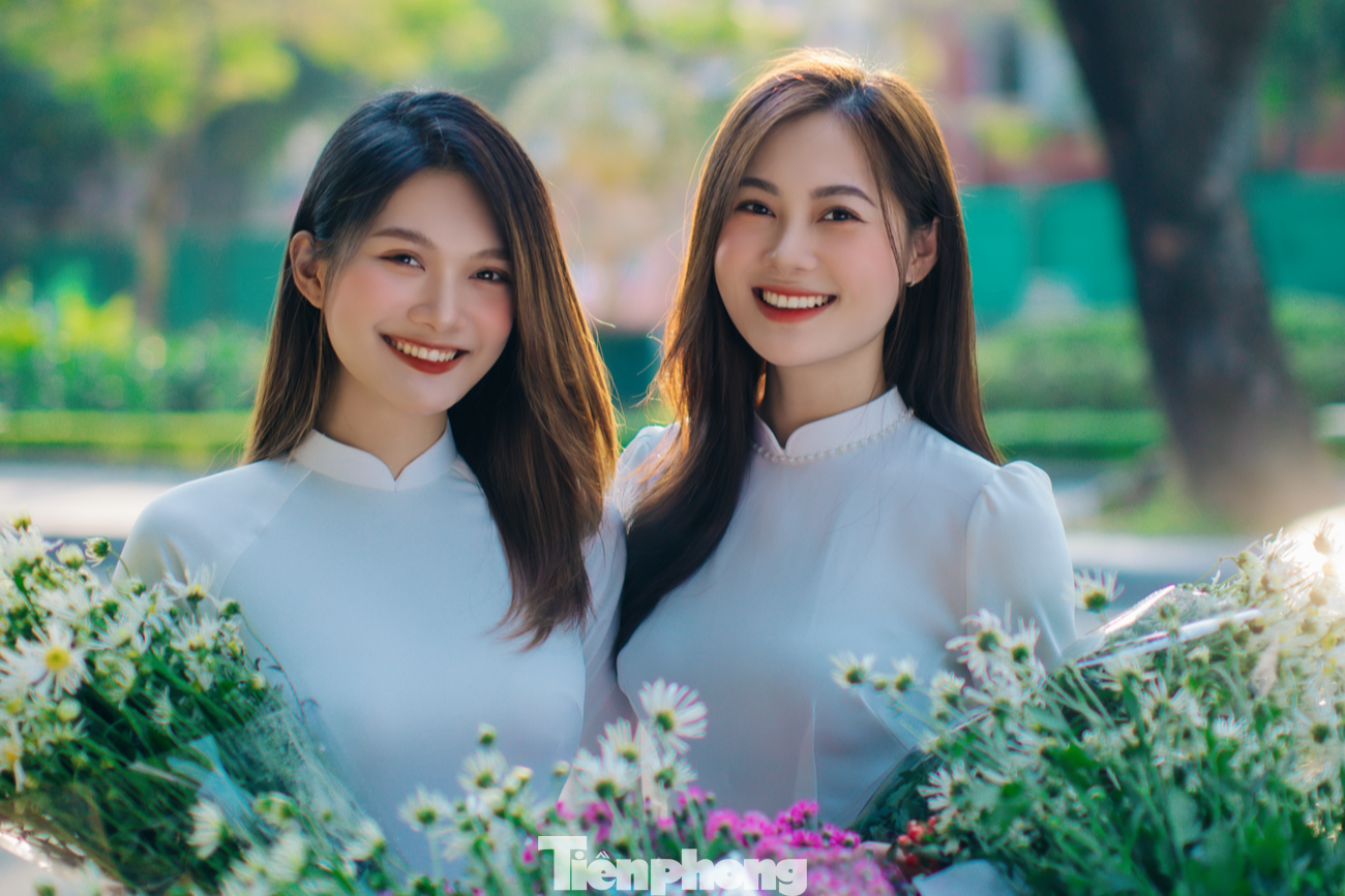 Những cô gái xinh đẹp như nàng thơ trong từng shoot hình.