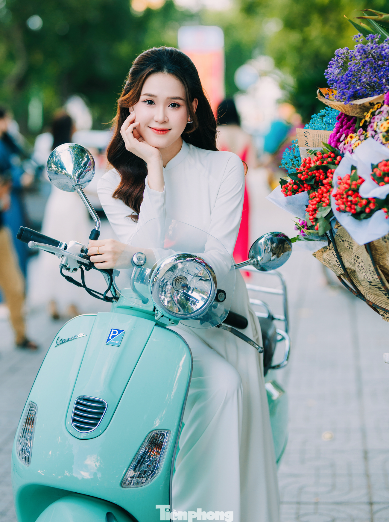 Các dịch vụ tự phát như chụp ảnh, trông xe, cho thuê đạo cụ chụp ảnh… cũng xuất hiện thời vụ.