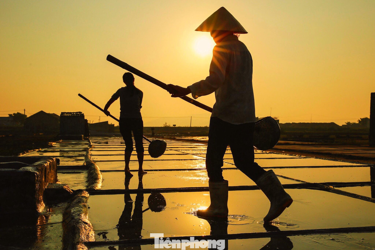 “Lòng đỏ trứng gà” toả nắng xuyên qua lớp sương sớm, báo hiệu một ngày mới.