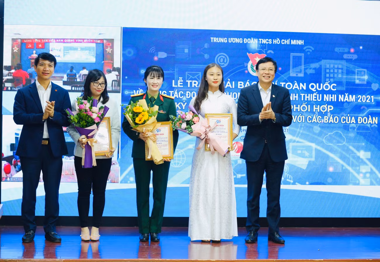 Các tác giả, nhóm tác giả đoạt giải ba