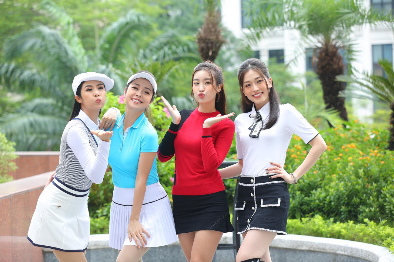 Sáng 3/11, dàn Hoa hậu, Á hậu xuất hiện xinh đẹp và lộng lẫy tại buổi họp báo Tiền Phong Golf Championship 2021 được tổ chức tại Hà Nội.