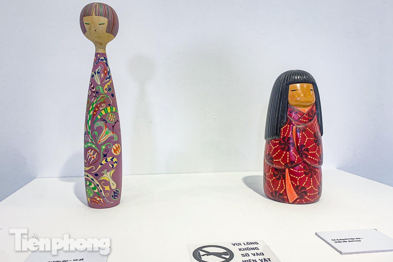 Do được làm hoàn toàn bằng tay, mỗi Kokeshi có thể coi là độc bản.