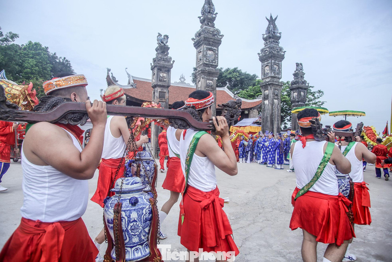 Với những ý nghĩa quý báu đó, ngày 17/6/2016, lễ hội đình Chèm đã được Bộ VHTT&amp;DL trao bằng công nhận là di sản Văn hóa phi vật thể Quốc gia.