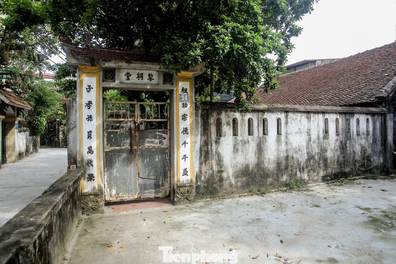 Một ngôi nhà có phong cách kiến trúc cũ kỹ mang vẻ đẹp hoài cổ.