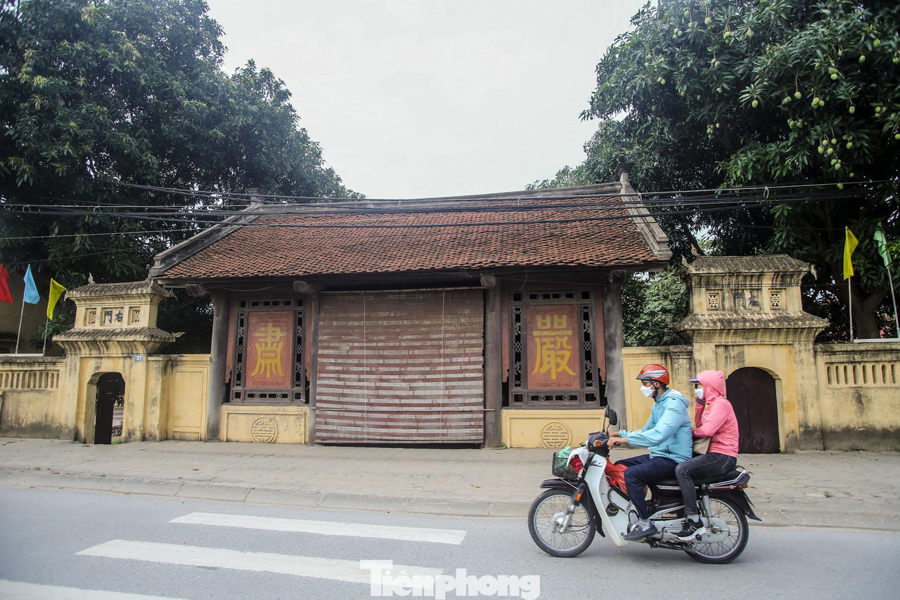 Mái đình làng là công trình có lịch sử hơn nửa thế kỷ vẫn luôn là một biểu tượng cho sự trường tồn của làng cổ.