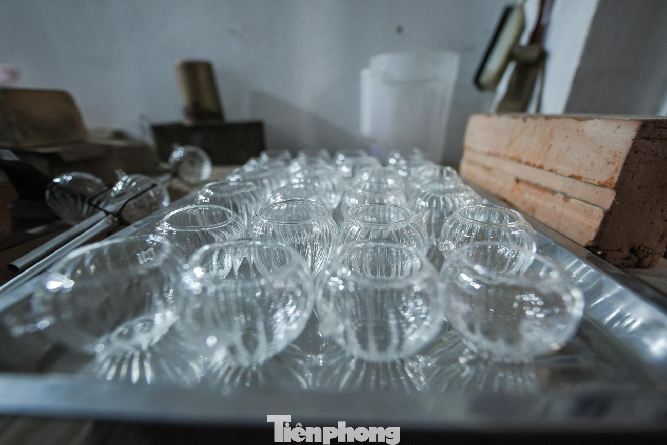 Một số sản phẩm của làng nghề thổi thủy tinh.