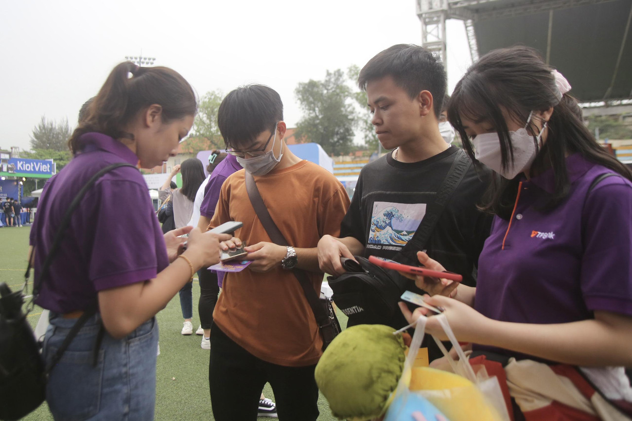 Theo đại diện TPBank, ngân hàng luôn tiên phong trong các xu hướng sản phẩm – dịch vụ ngân hàng hiện đại lấy công nghệ số và đổi mới sáng tạo làm trụ cột phát triển, mang bản sắc riêng đậm nét, khẳng định vị thế Ngân hàng số Số 1 tại Việt Nam.