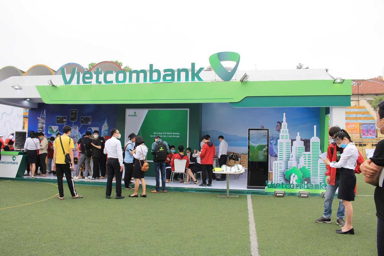 Tại sự kiện Ngày Thẻ Việt Nam lần 2 (diễn ra tại SVĐ Bách Khoa – Hà Nội), gian hàng của Vietcombank vẫn lấy màu xanh lá làm chủ đạo như logo của ngân hàng.