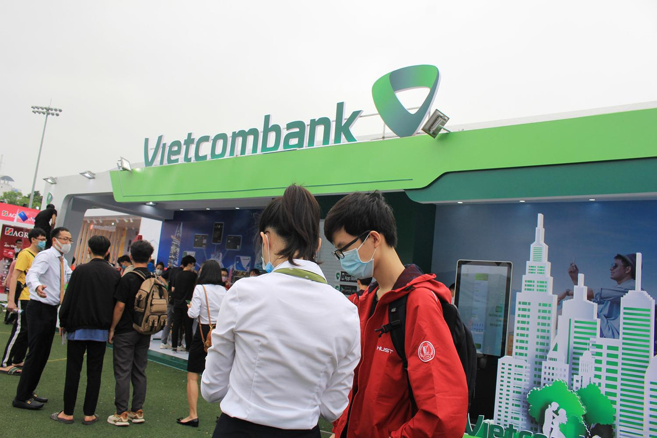 Là một trong những nhà tài trợ và đồng hành cùng chương trình Ngày Thẻ Việt Nam, do Báo Tiền Phong phối hợp Công ty cổ phần Thanh toán Quốc gia (Napas) tổ chức, dưới sự chỉ đạo nội dung của Ngân hàng Nhà nước, ngân hàng Viecombank luôn nhận được nhiều sự yêu quý của các bạn sinh viên.