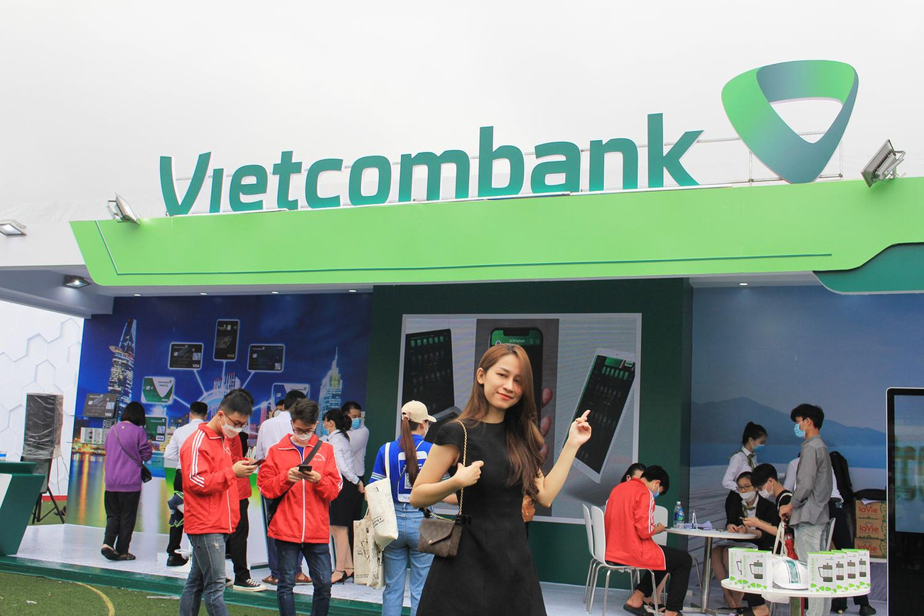 Nhiều bạn trẻ chia sẻ, họ không khỏi hào hứng khi được check - in và chia sẻ hình ảnh tại gian hàng của Vietcombank lên mạng xã hội.