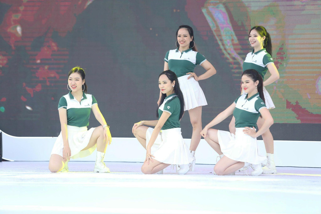 Đội biểu diễn của Vietcombank tại Ngày Thẻ Việt Nam lần 2.