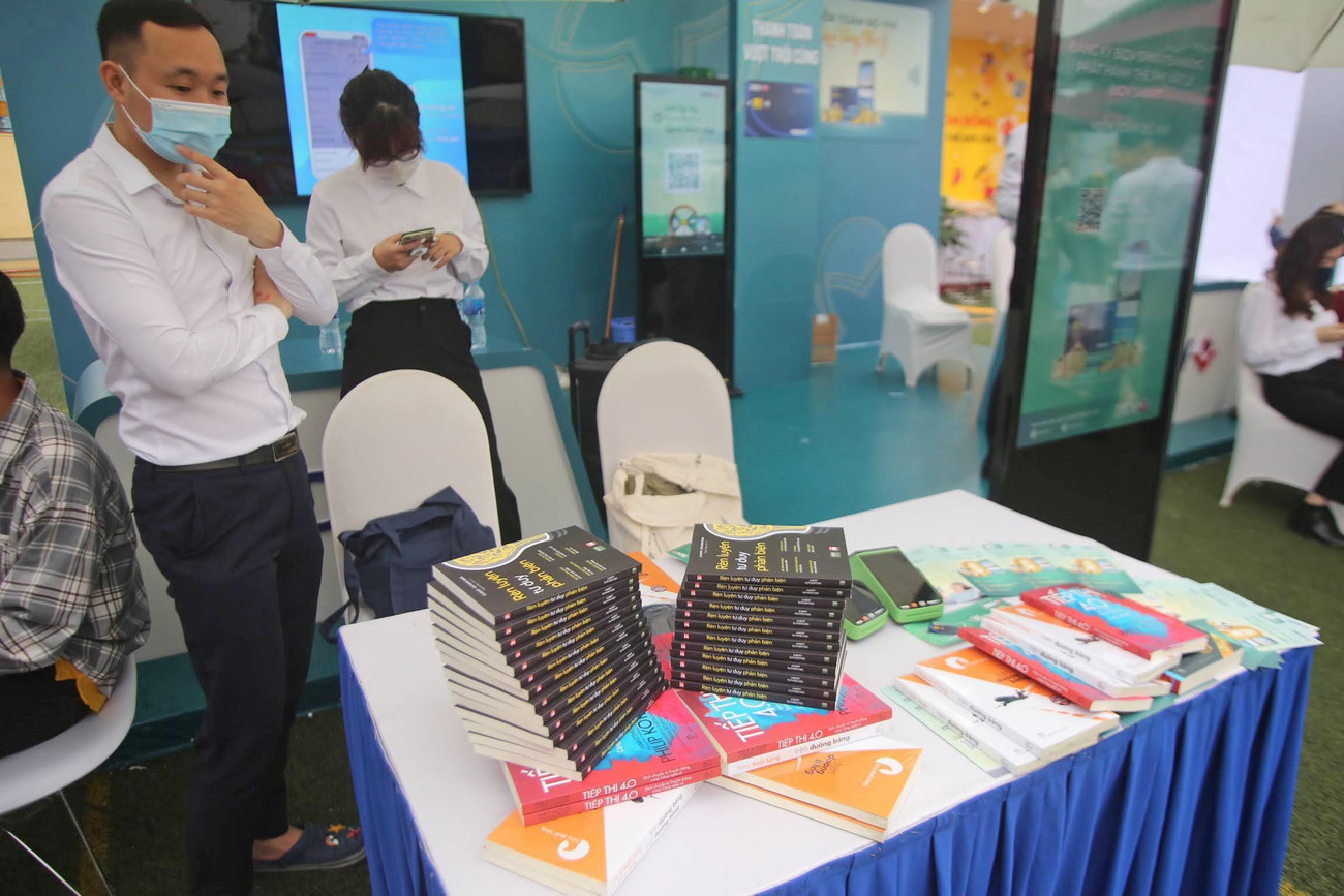 Theo đại diện BIDV, BIDV là ngân hàng có kinh nghiệm hàng đầu cung cấp đầy đủ các sản phẩm, dịch vụ ngân hàng hiện đại và tiện ích. Năm 2022, với hành trang là nội lực mạnh mẽ, nguồn lực dồi dào và tâm thế tích cực, chủ động, BIDV sẽ nỗ lực cao độ để “cất cánh”, đưa Ngân hàng bước vào giai đoạn phát triển trường tồn, thịnh vượng sau 65 năm hình thành và phát triển”.