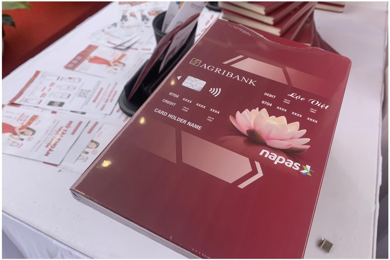 Đồng thời, sản phẩm thẻ Lộc Việt có nhiều cải tiến so với chính các sản phẩm hiện có của Agribank. Cụ thể hồ sơ, thủ tục hết sức đơn giản tạo thuận lợi tối đa cho khách hàng. Khách hàng có nhiều lựa chọn các hình thức thanh toán/trả nợ ngay trên ứng dụng emobile banking, sau khi thanh toán hạn mức tín dụng được hoàn ngay cho khách hàng.