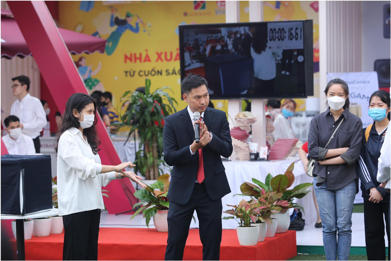 Bên cạnh hoạt động mở thẻ, gian hàng của Agribank còn tổ chức nhiều mini game thú vị.