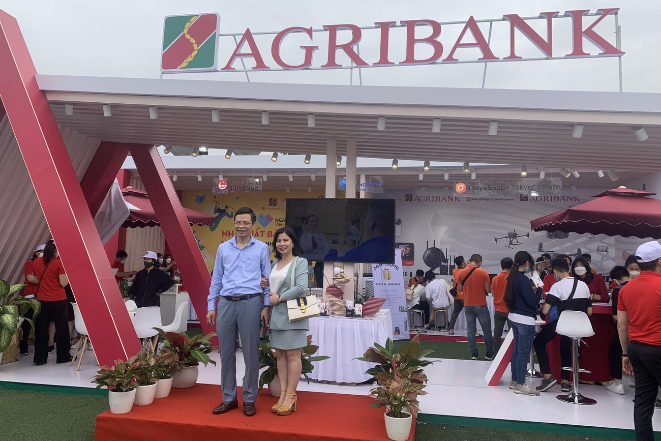 Theo đại diện Agribank, là một trong những đơn vị giữ vai trò chủ lực trong hệ thống ngân hàng, Agribank luôn tiên phong và đóng góp tích cực, hiệu quả trong đẩy mạnh triển khai Đề án thanh toán không dùng tiền mặt tại Việt Nam, đặc biệt là khu vực nông nghiệp, nông thôn.
