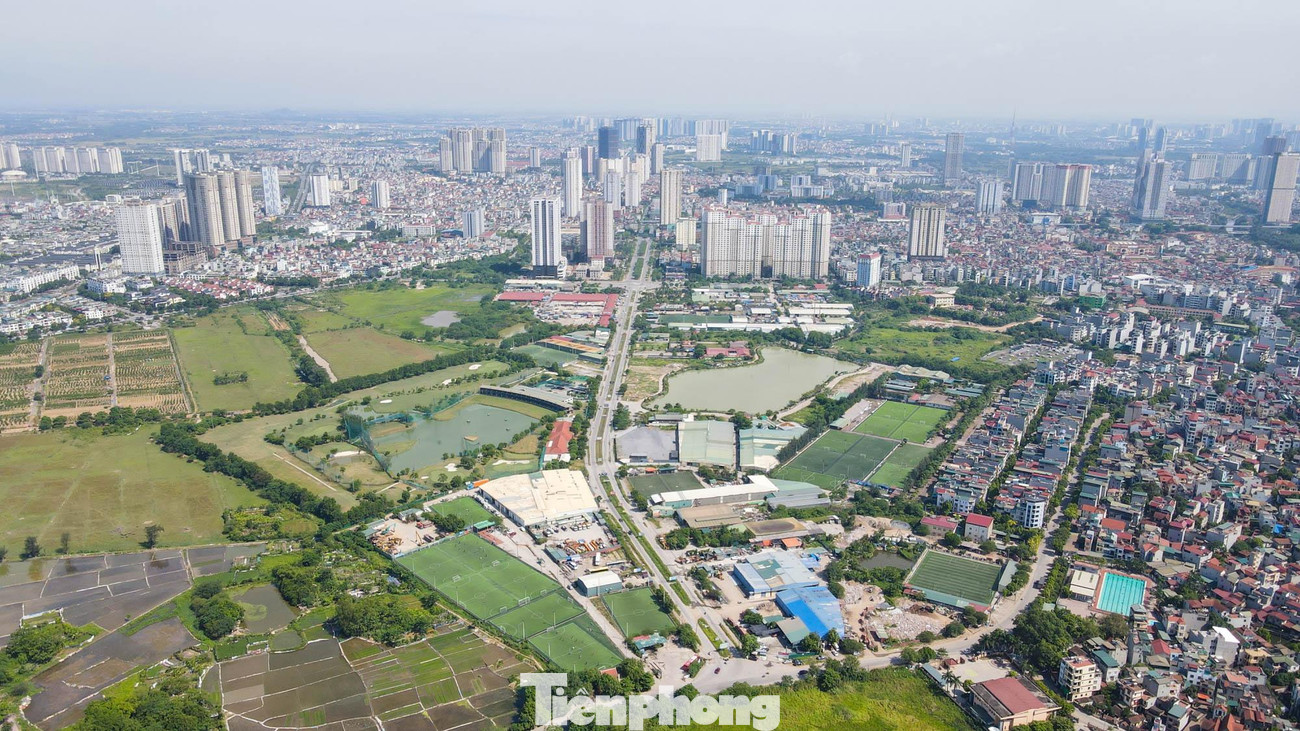 Rất nhiều dự án với hàng trăm hecta đất đã được quy hoạch làm dự án công viên, hồ điều hòa nhưng với nhiều lý do như điều chỉnh quy hoạch, thiếu nguồn lực đầu tư, vướng giải phóng mặt bằng nên vẫn đang chậm tiến độ, bỏ hoang hoặc sử dụng sai mục đích. Rất nhiều dự án với hàng trăm hecta đất đã được quy hoạch làm dự án công viên, hồ điều hòa nhưng với nhiều lý do như điều chỉnh quy hoạch, thiếu nguồn lực đầu tư, vướng giải phóng mặt bằng nên vẫn đang chậm tiến độ, bỏ hoang hoặc sử dụng sai mục đích.