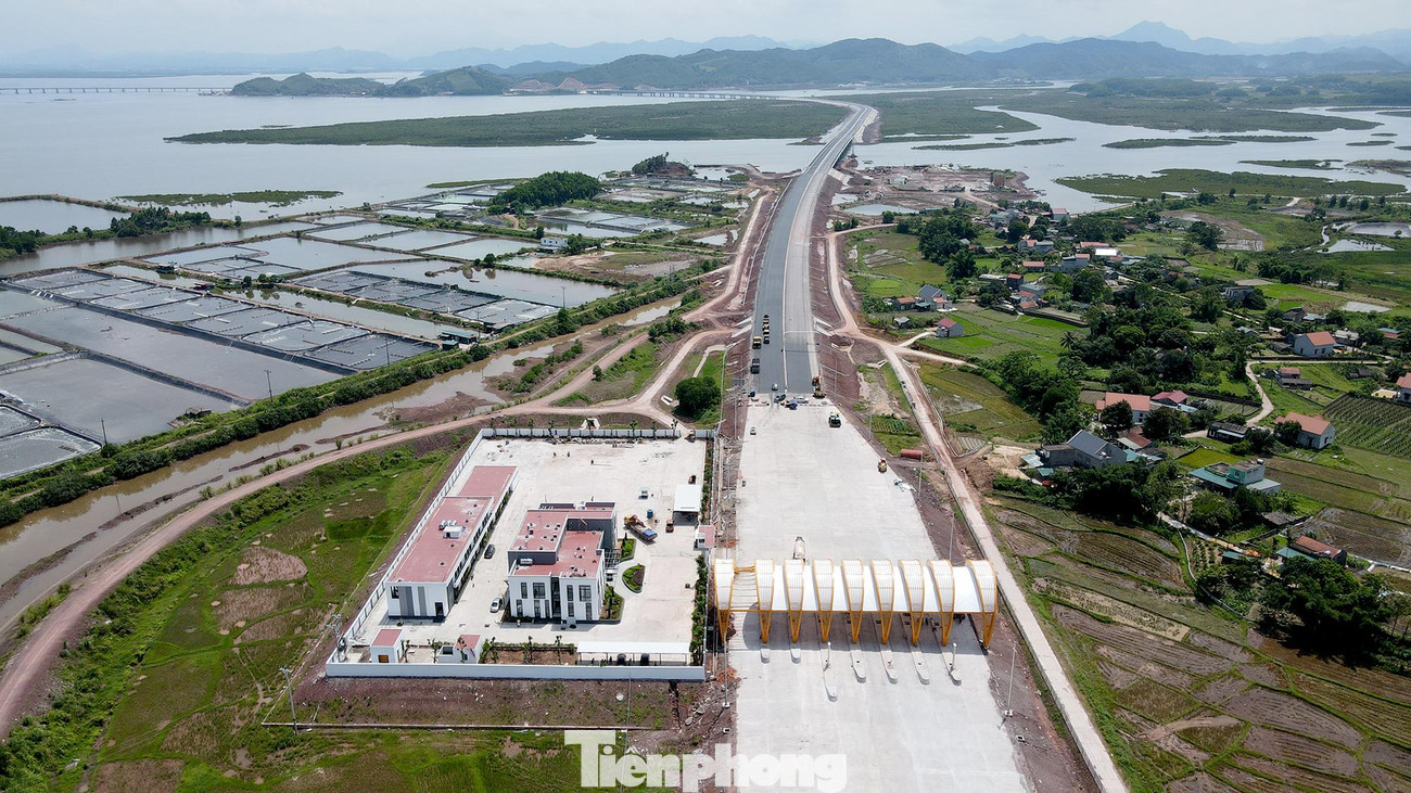 Cao tốc Vân Đồn - Móng Cái là tuyến cao tốc thứ 3 của Quảng Ninh, sau các tuyến cao tốc Hải Phòng - Hạ Long và Hạ Long - Vân Đồn. Cao tốc Vân Đồn - Móng Cái là tuyến cao tốc thứ 3 của Quảng Ninh, sau các tuyến cao tốc Hải Phòng - Hạ Long và Hạ Long - Vân Đồn.