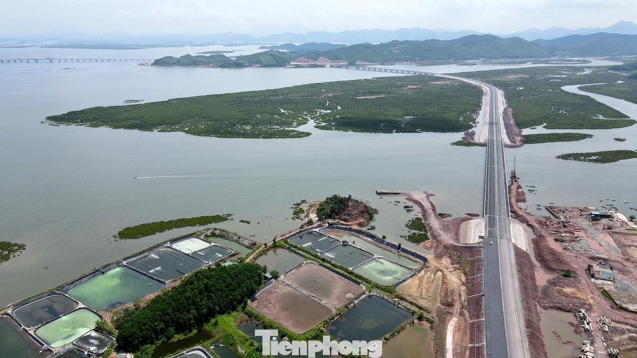 Vào ngày 25/7 sẽ hoàn thiện lớp bê tông nhựa tạo nhám mặt đường và ngày 30/7 hoàn thành toàn bộ hệ thống đảm bảo an toàn giao thông, sơn kẻ đường. Để ngày 1/8/2022 sẽ chính thức đưa vào khai thác. Vào ngày 25/7 sẽ hoàn thiện lớp bê tông nhựa tạo nhám mặt đường và ngày 30/7 hoàn thành toàn bộ hệ thống đảm bảo an toàn giao thông, sơn kẻ đường. Để ngày 1/8/2022 sẽ chính thức đưa vào khai thác.