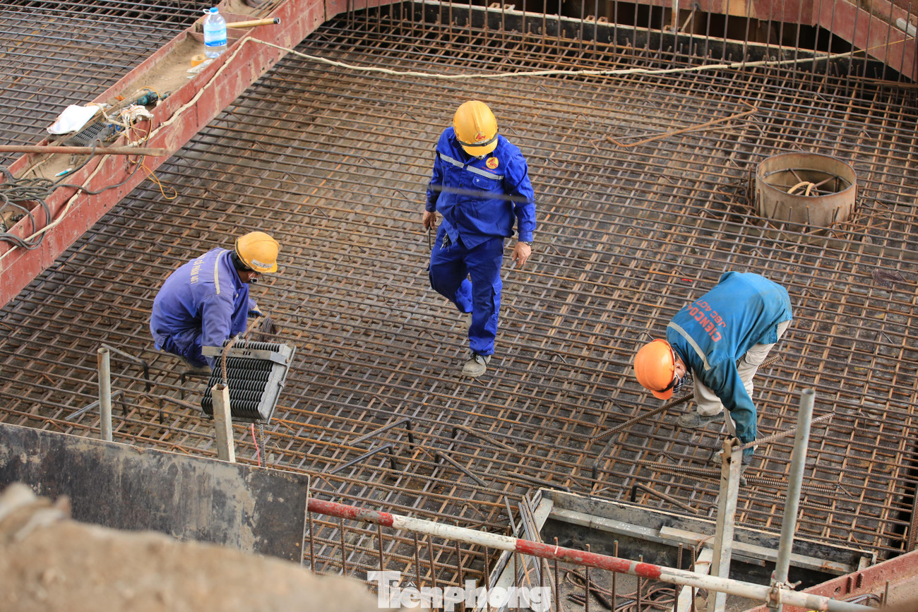 Phần móng hầm có 2 hạng mục thì hạng mục cọc xi măng đất - đường găng của dự án đã hoàn thiện 100% khối lượng công việc, hạng mục ép cọc bê tông đã hoàn thành được 50% so với tiến độ của dự án". Phần móng hầm có 2 hạng mục thì hạng mục cọc xi măng đất - đường găng của dự án đã hoàn thiện 100% khối lượng công việc, hạng mục ép cọc bê tông đã hoàn thành được 50% so với tiến độ của dự án".