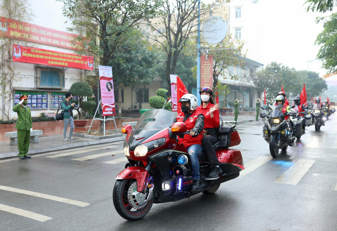 Người đẹp Tú Quỳnh bày tỏ: “Một buổi sáng vô cùng tuyệt vời dưới thời tiết mùa Đông của Hà Nội. Là một chương trình mang tính nhân văn cao nên đã được rất nhiều sự quan tâm và hưởng ứng của mọi người”.