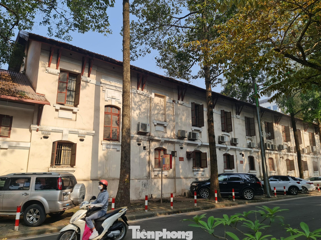 Dãy nhà tại mặt đường Hùng Vương vẫn còn được giữ nguyên.