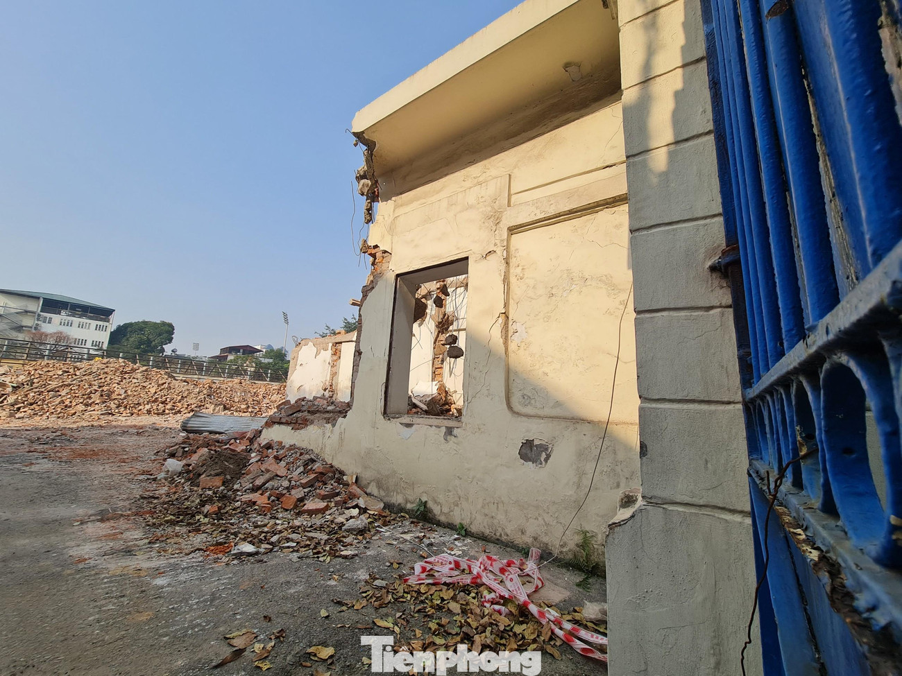 Các khối nhà dần bị dỡ bỏ.