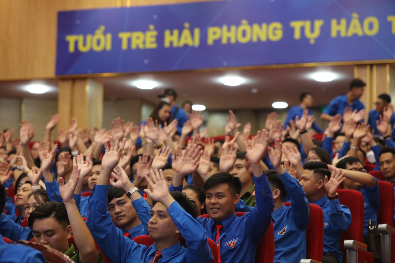 Không khí sôi nổi tại phiên khai mạc. Ảnh: Như Ý