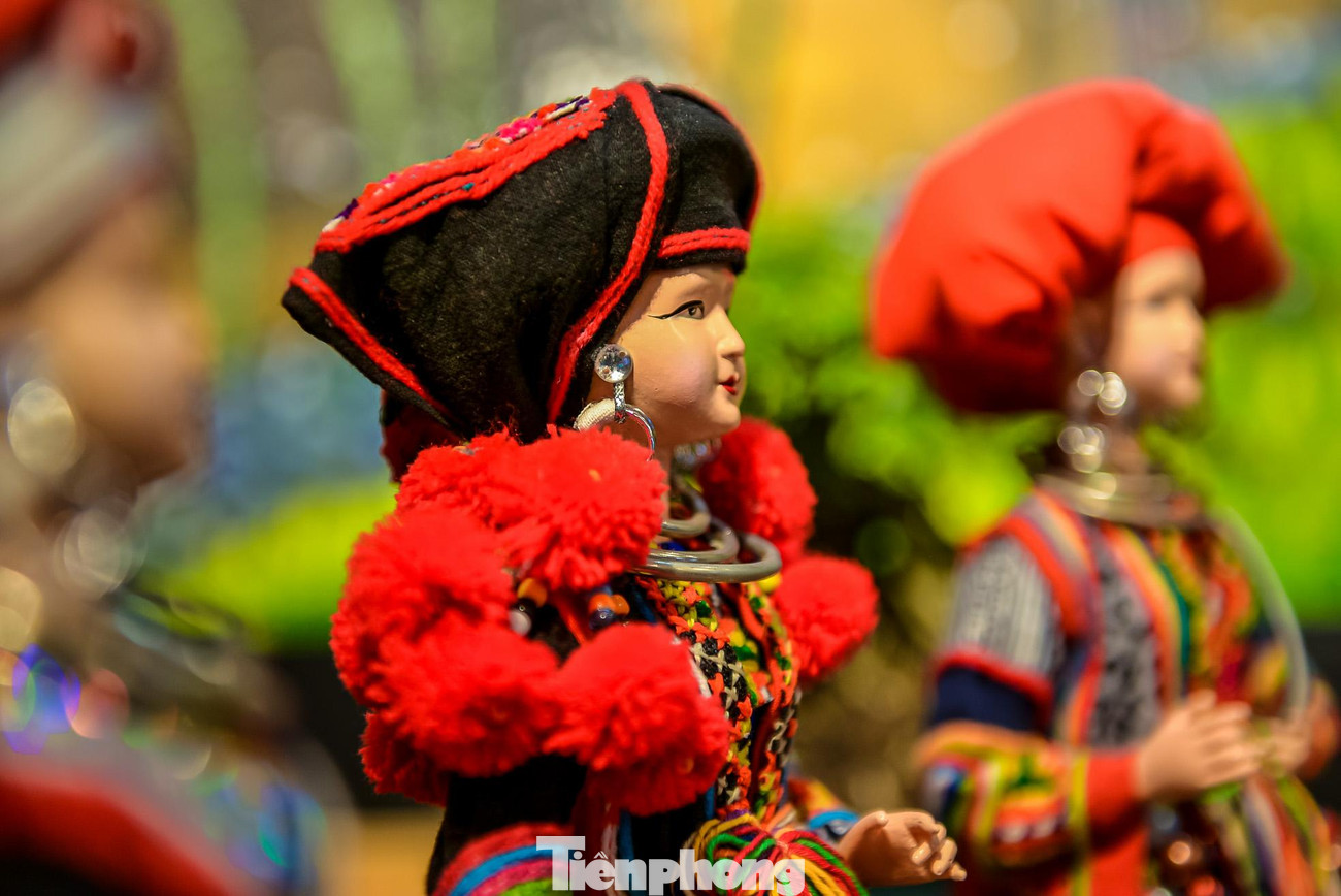 Đến nay, họa sĩ Hoàng Anh đã chế tác trên 5.000 búp bê mang trang phục của 54 dân tộc.