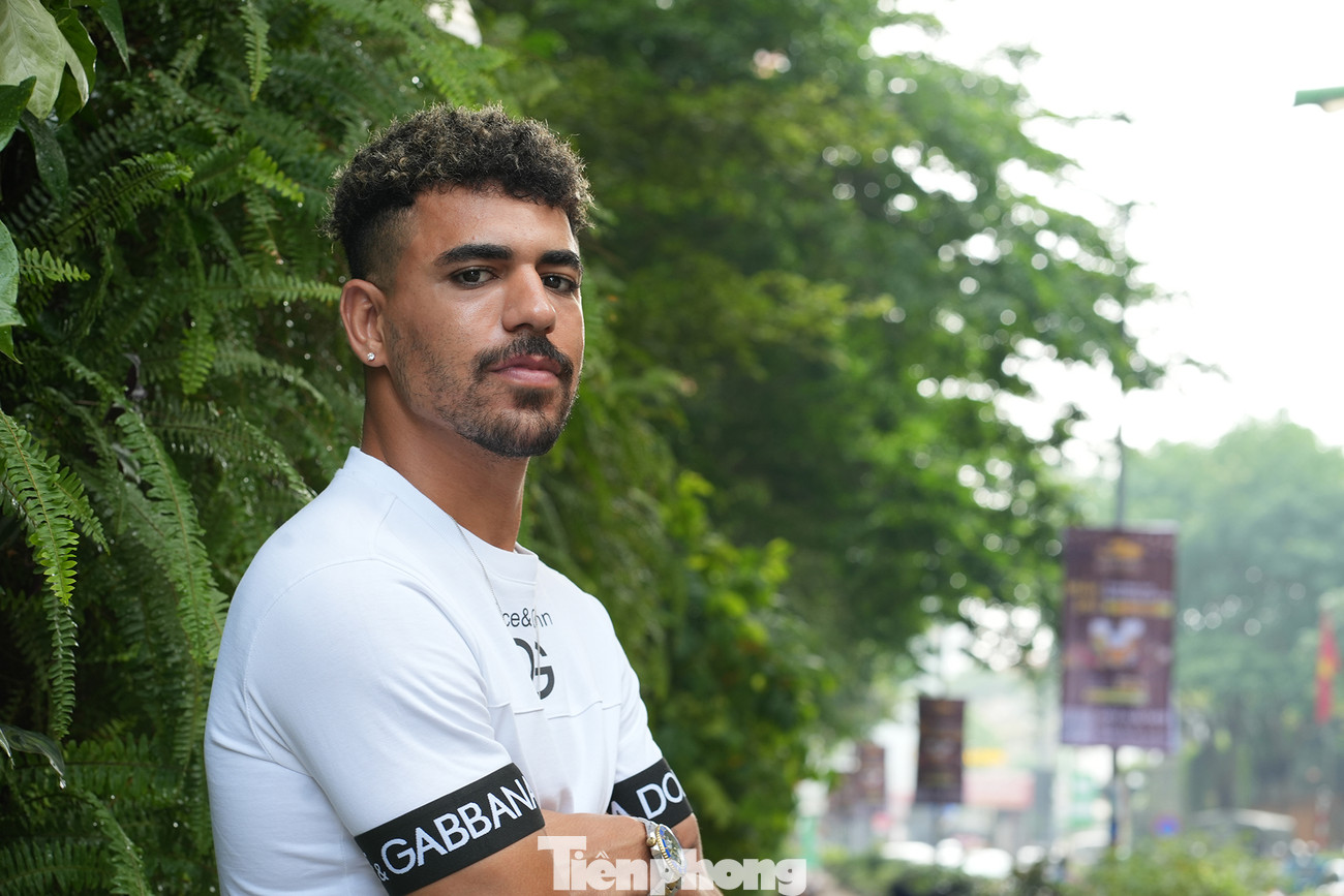 “Tôi luôn có một tư duy cởi mở về không gian cũng như môi trường thi đấu”, Essam nói.